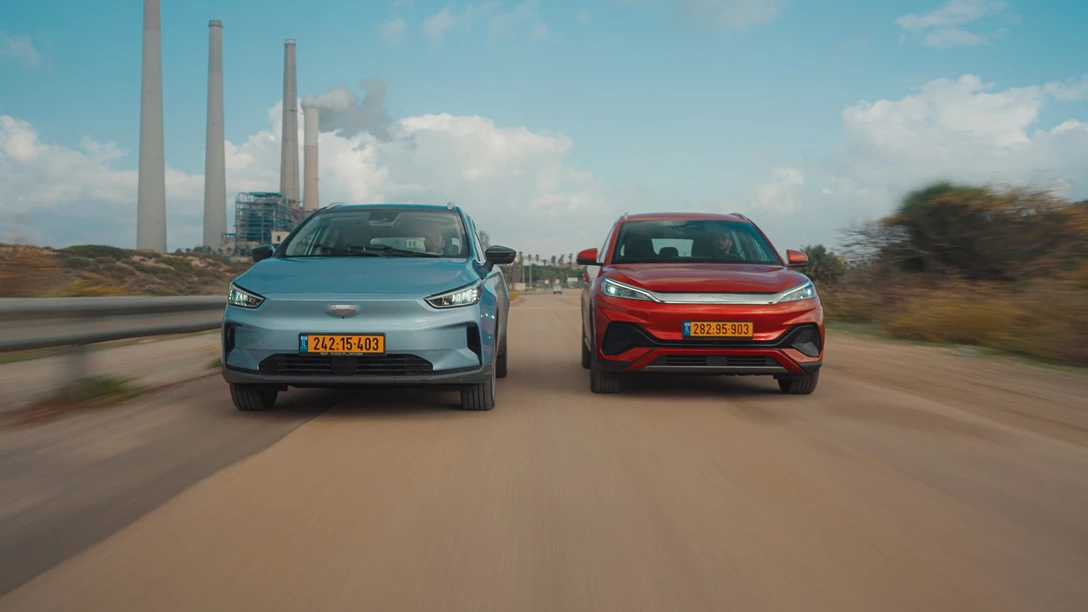 1673482-BYD ATTO 3 vs Geely Geometry C.00_41_26_09.Still039 copy.jpg