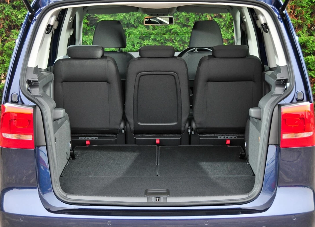 1690318-Volkswagen-Touran-2015-09.jpg