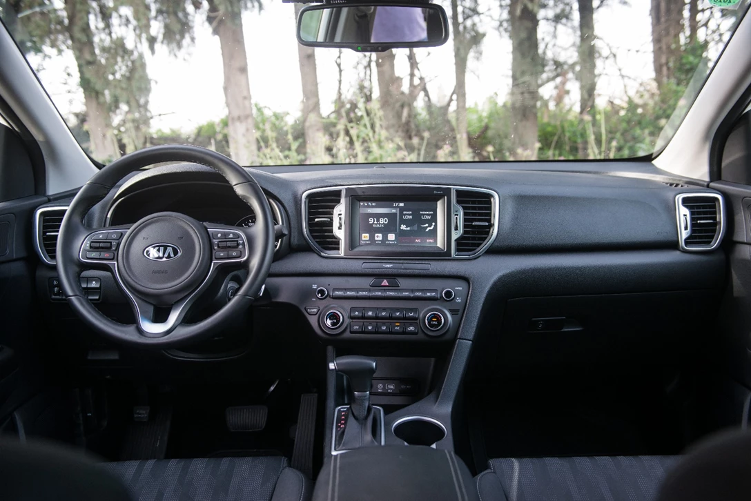 1594312-השוואתי פנאי - יונדאי טוסון מול מאזדה CX-5 מול פיגו 3008 מול קיה ספורטאז (20).jpg