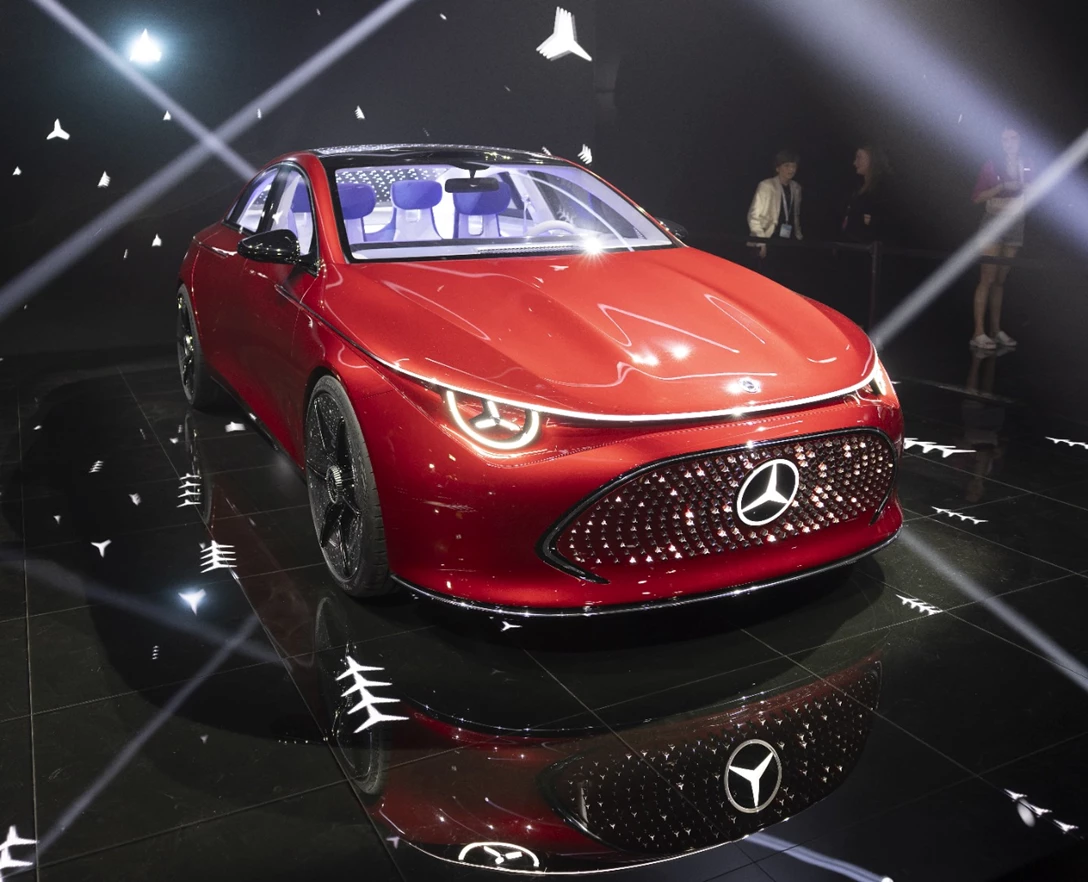 1688051-MERCEDES EQA-min.jpg