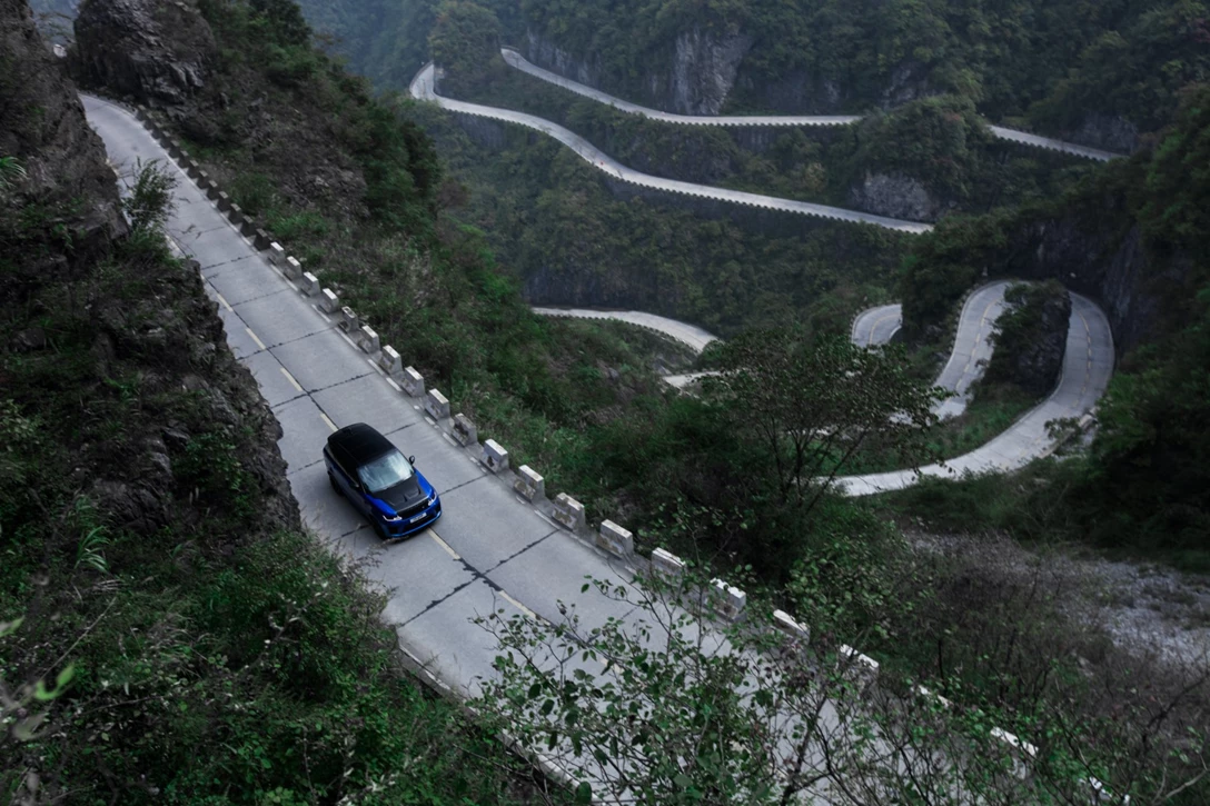 1592722-RRS_SVR_18MY_TianmenRoad_130318_06.jpg