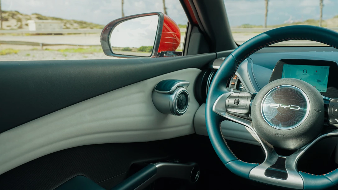 1673511-BYD ATTO 3 vs Geely Geometry C.01_08_32_22.Still072 copy.jpg