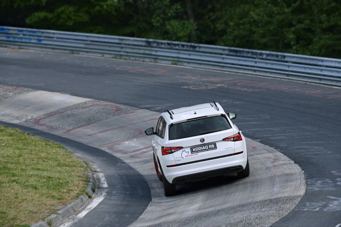 1597222-kodiaq-rs-nurburgring-2.jpg