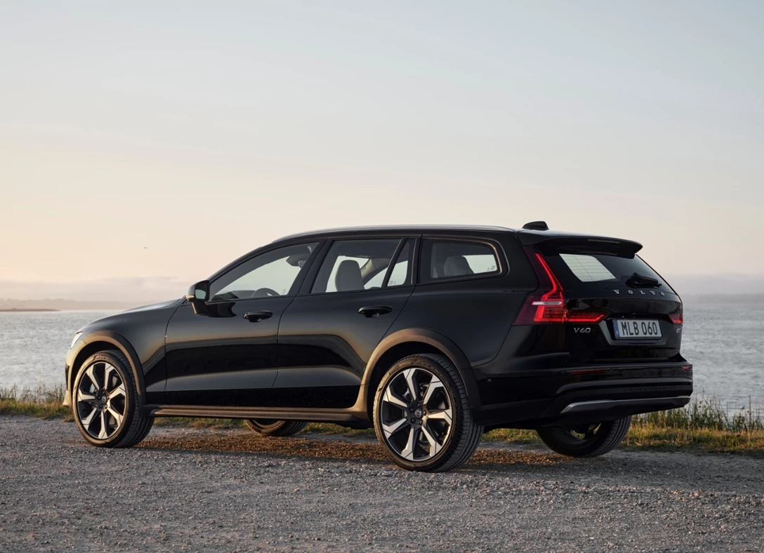 1682151-Volvo-V60-2023-03.jpg