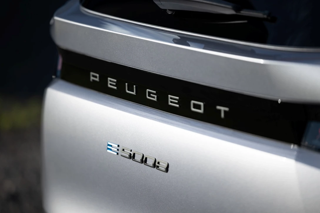 1698612-PEUGEOT_E5008TESTDRIVE_2406TC0887-min.jpg