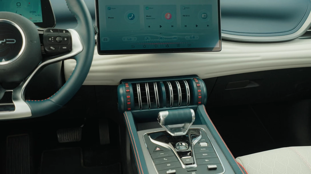 1672485-BYD ATTO 3.01_02_25_21.Still077 copy.jpg