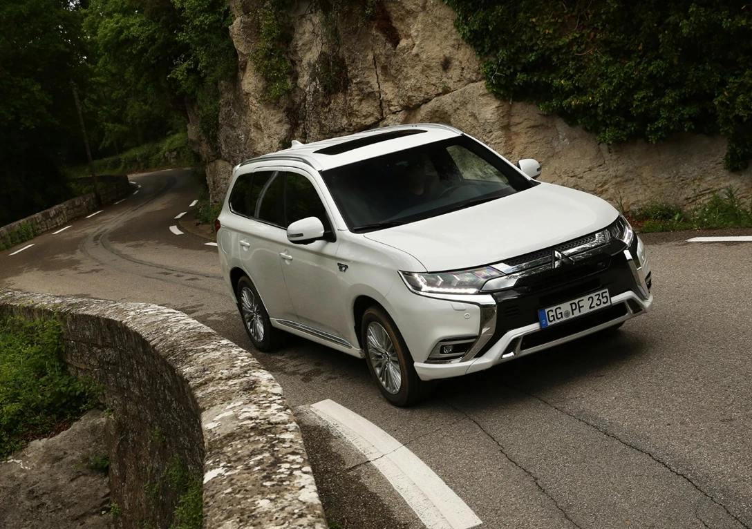 1597659-מיצובישי אאוטלנדר PHEV - השקה (1).jpg