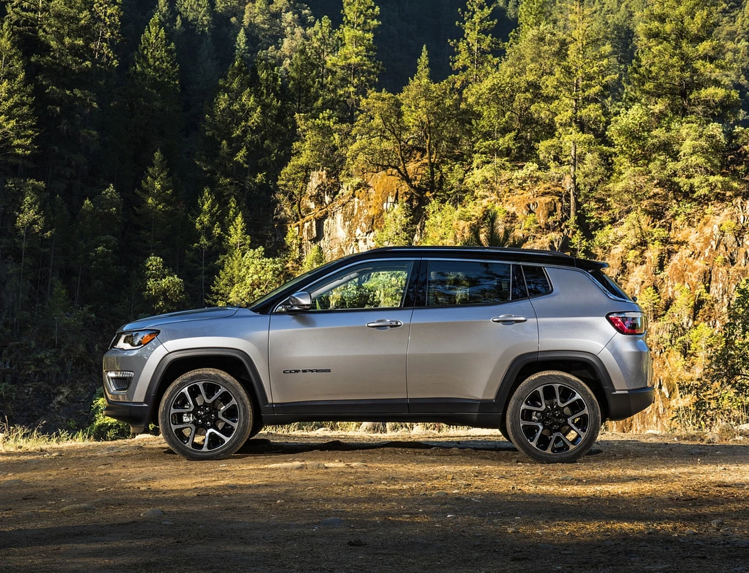 1657552-2017_jeep_compass_27_1920x1080.jpg