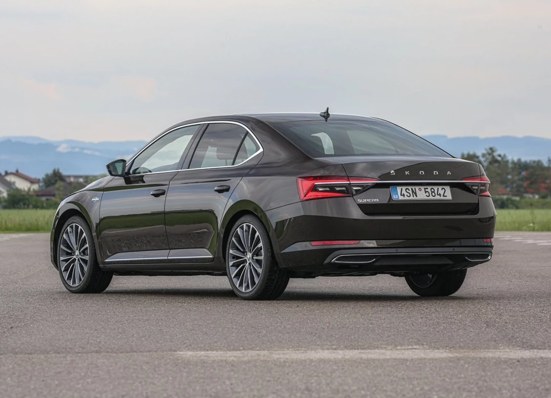 1674378-Skoda-Superb_iV-2023-03.jpg