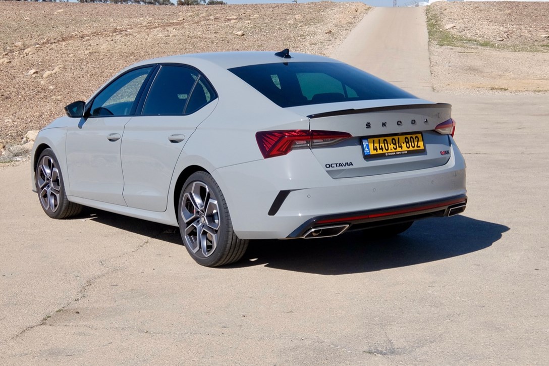 1640002-סקודה אוקטביה מבחן דרכים - 8.jpeg