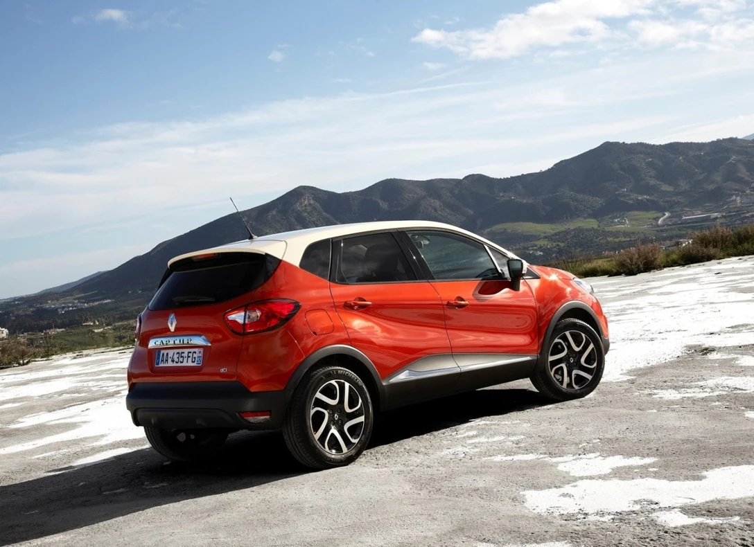 1647886-Renault-Captur-2015-03.jpg