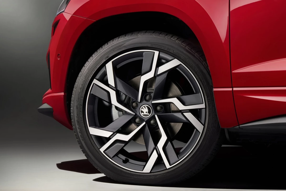 1653643-03_karoq_sportline_wheel_b-1920x1281.jpg