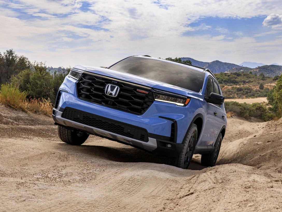 1671137-04 2023 Honda Pilot TrailSport-min-001.jpg