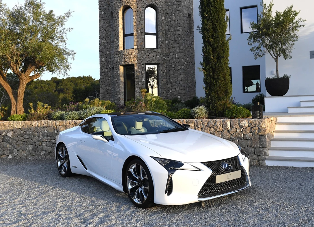 1689948-Lexus-LC_500-2019-01.jpg