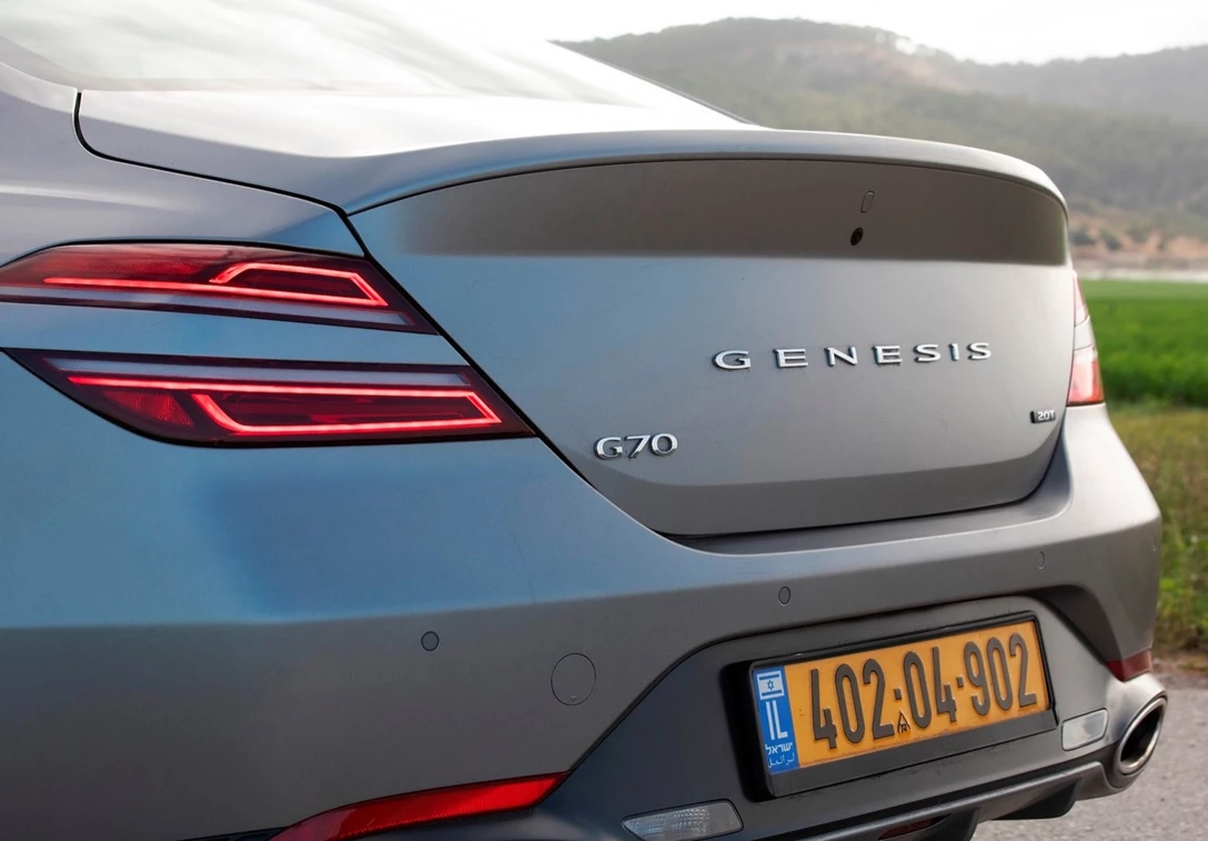 1662512-Genesis-G70-2022-12.jpg