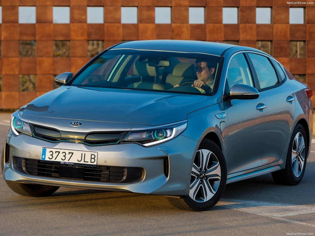 1588171-Kia-Optima_Plug-In_Hybrid 1.jpg