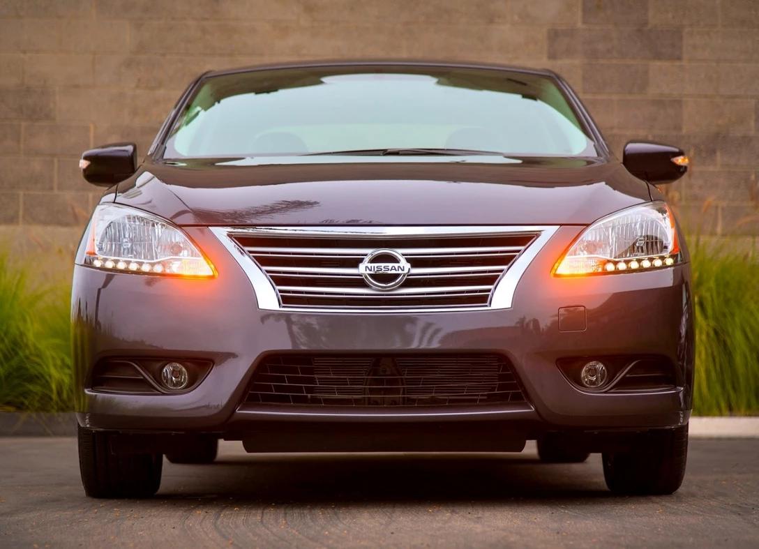 1666478-2018_nissan_sentra_01 05.jpg