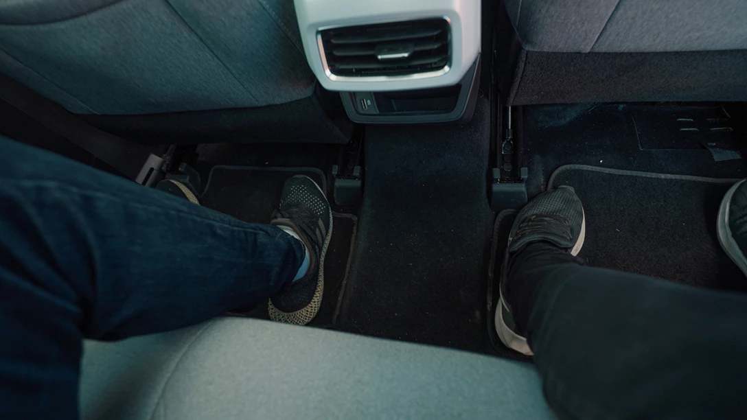 1673526-BYD ATTO 3 vs Geely Geometry C.01_40_48_14.Still090 copy.jpg