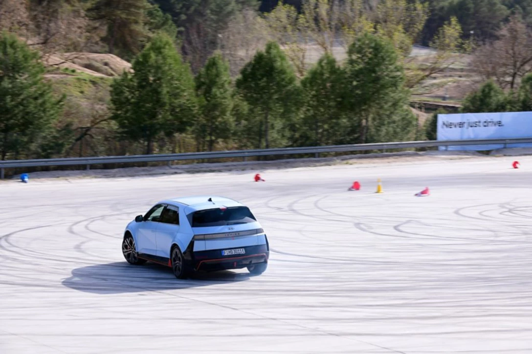 1694791-hyundai-ioniq-5-n-drift-0324-159_wid_1024_bfc_off.jpg