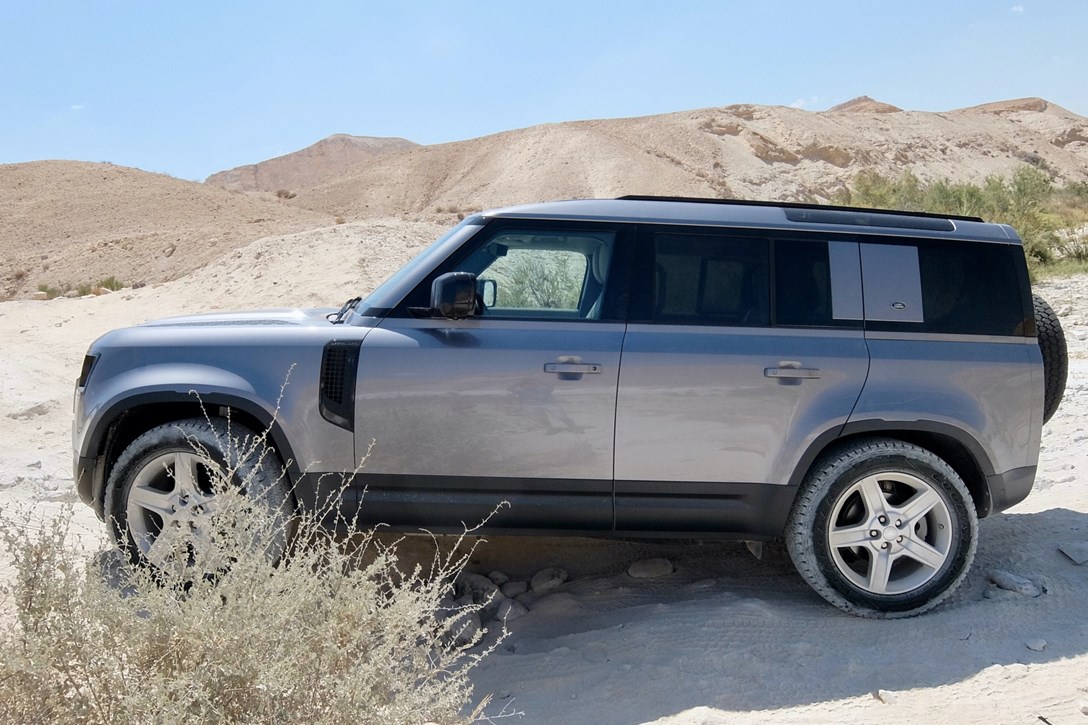 1635474-לנדרובר דיפנדר - 8.jpeg