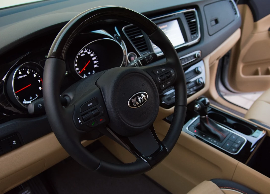 1688269-Kia-Carnival-2017-05.jpg