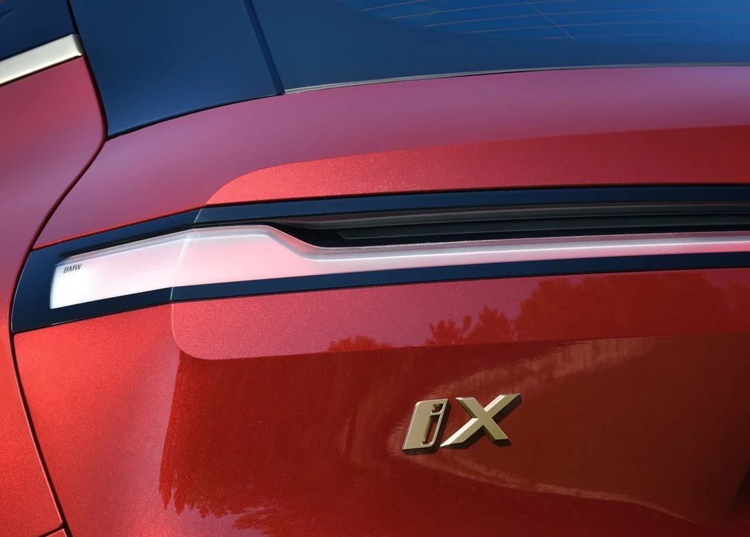 1680660-BMW-iX-2023-12.jpg