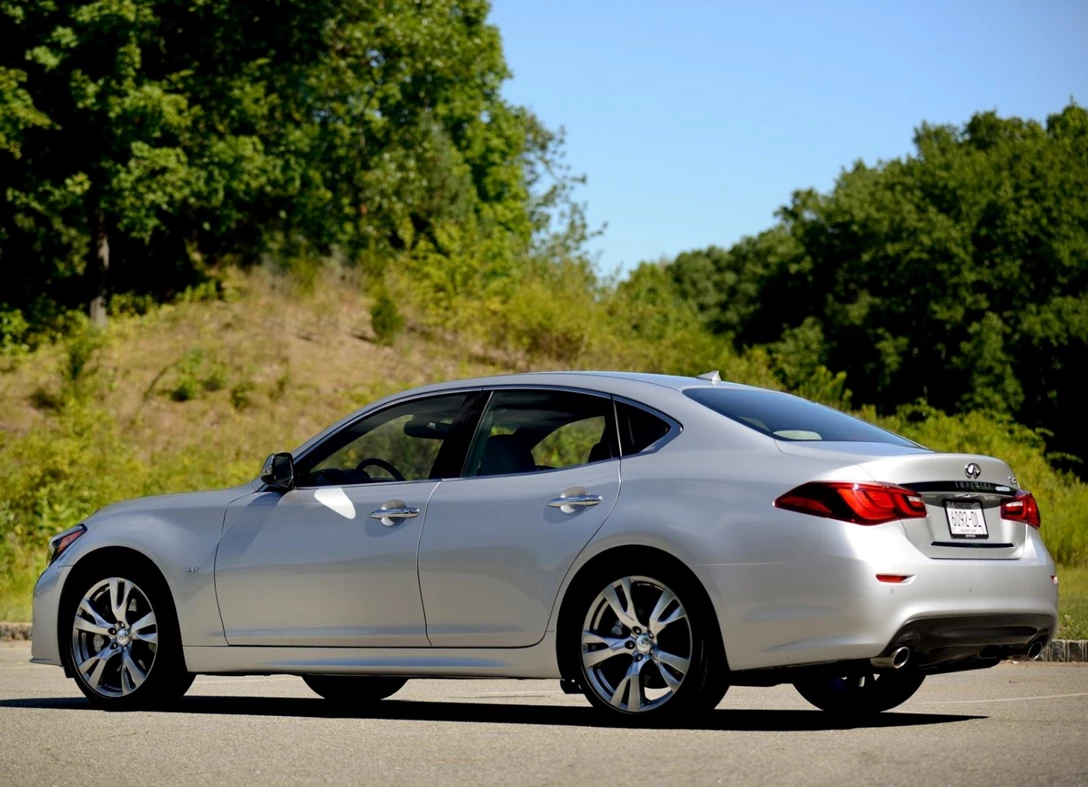 1668676-Infiniti-Q70-2016-02.jpg