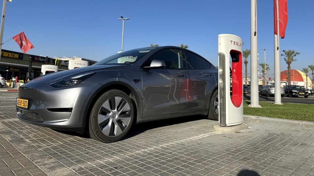 1695562-MODEL Y RWD - 48-min.jpeg