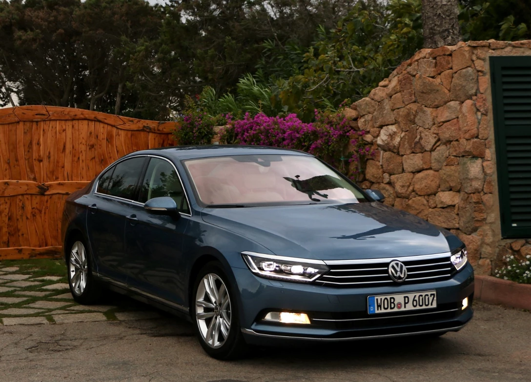 1666789-Volkswagen-Passat-2016-01.JPG