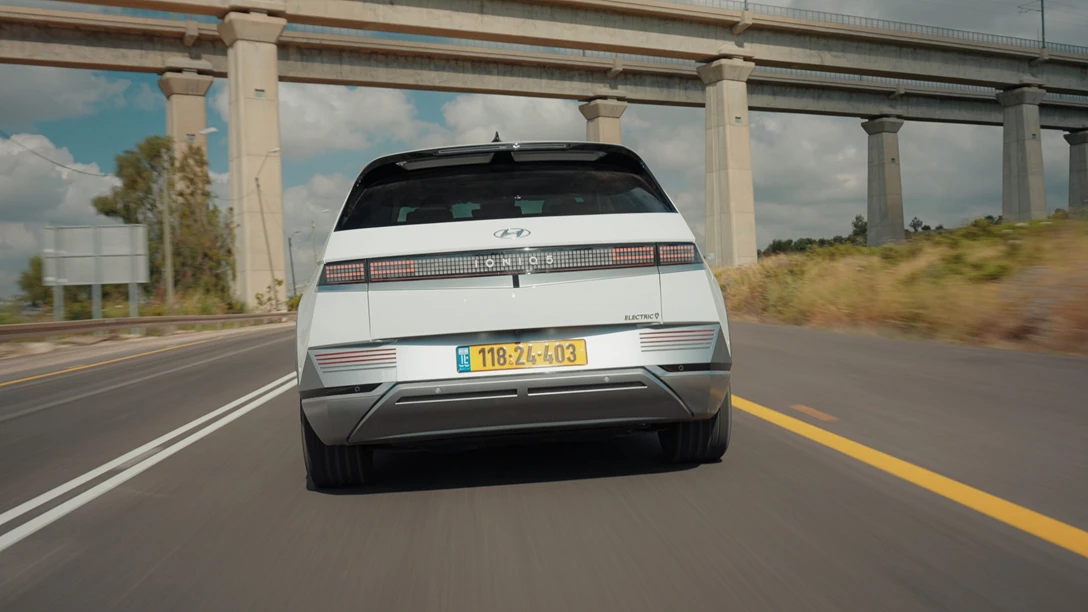 1681766-Hyundai IONIQ 5 vs Skoda Enyaq vs KIA EV6 vs TOYOTA BZ4X - 2023.01_39_29_10.Still179 copy.jpg