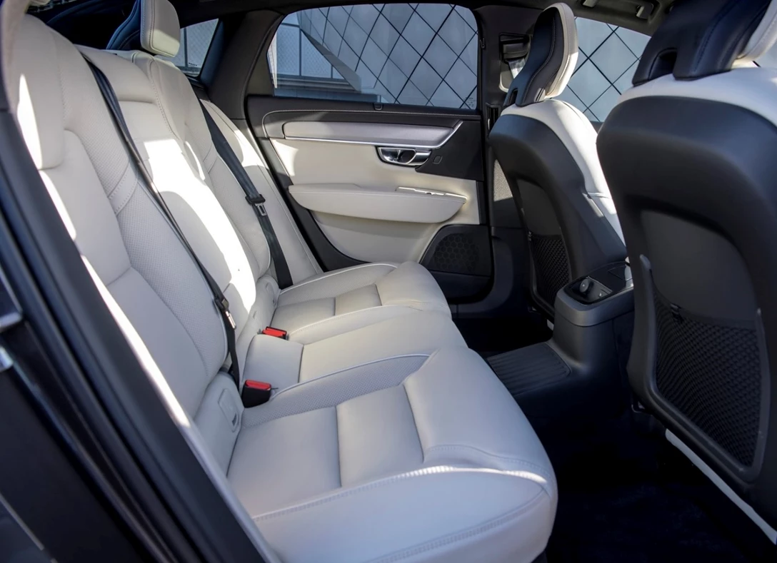 1670343-Volvo-S90-2021-07.jpg