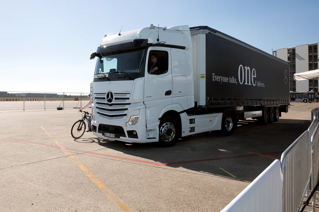 1648100-מרצדס 4.jpg