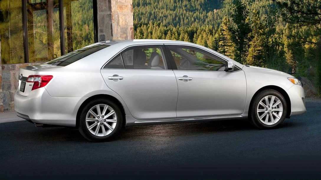 1680935-Toyota-Camry-2012-1280-0a.jpg