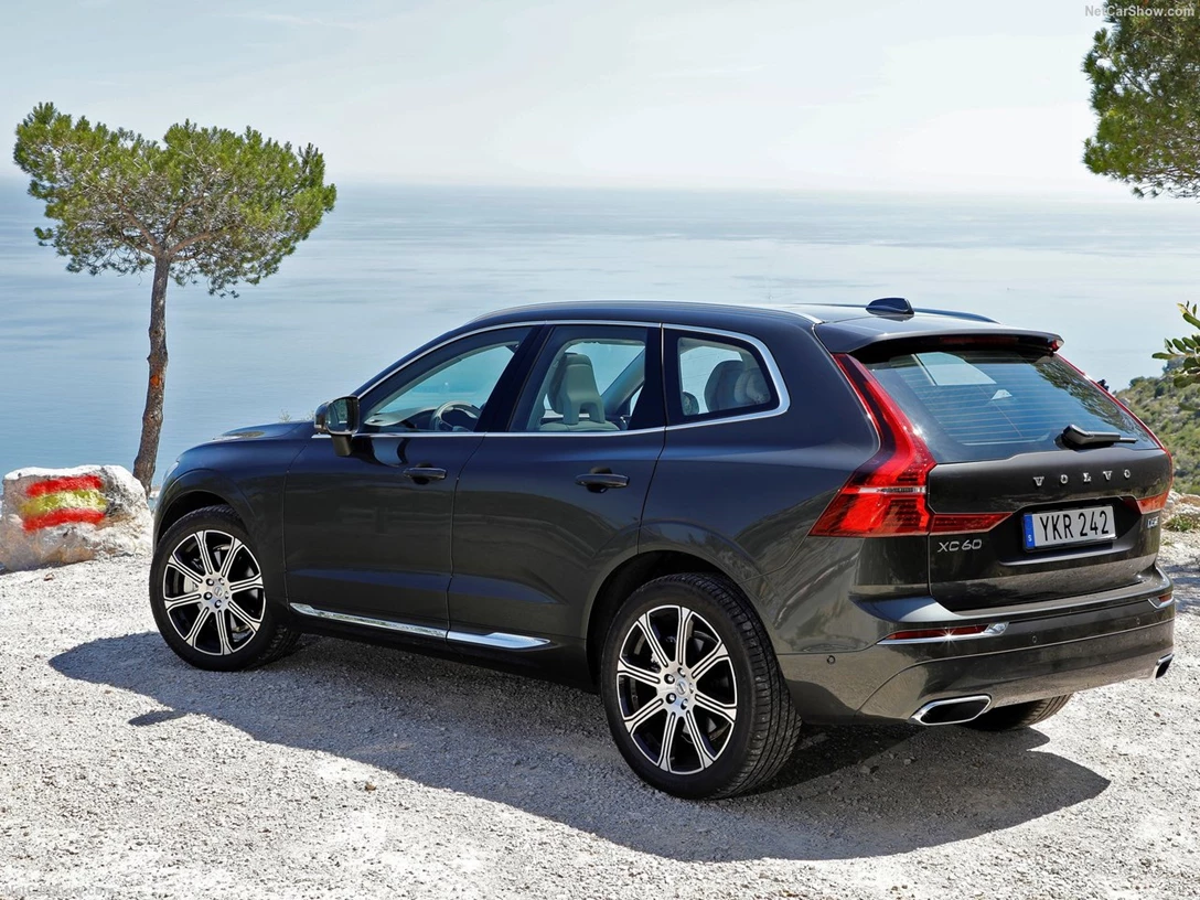 1585705-Volvo-XC60 2.jpg