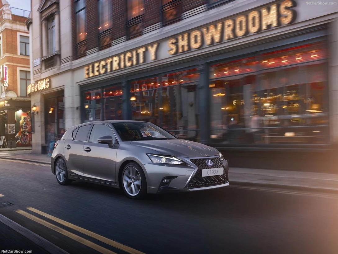 1591425-Lexus-CT_200h 4.jpg