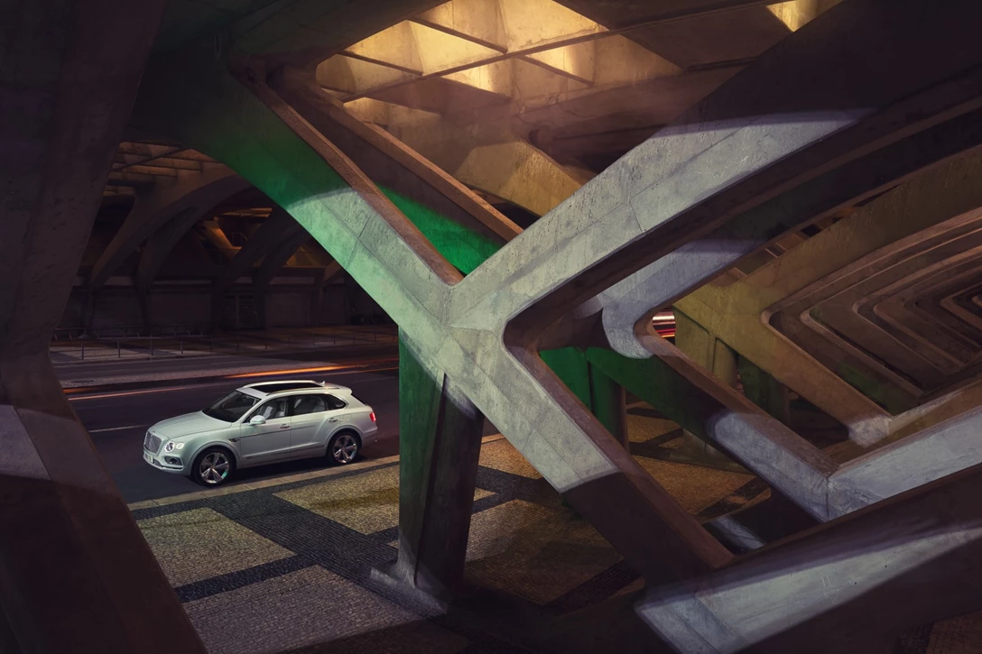 1592579-Bentley Bentayga Hybrid - 11.jpg