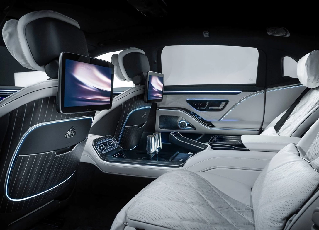 Mercedes-Benz-S-Class_Maybach-2026-07.jpg