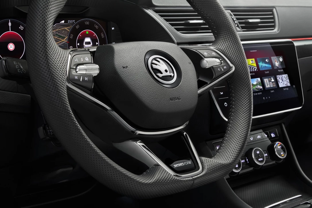 1633553-1Superb_Sportline_steering_wheel.jpg