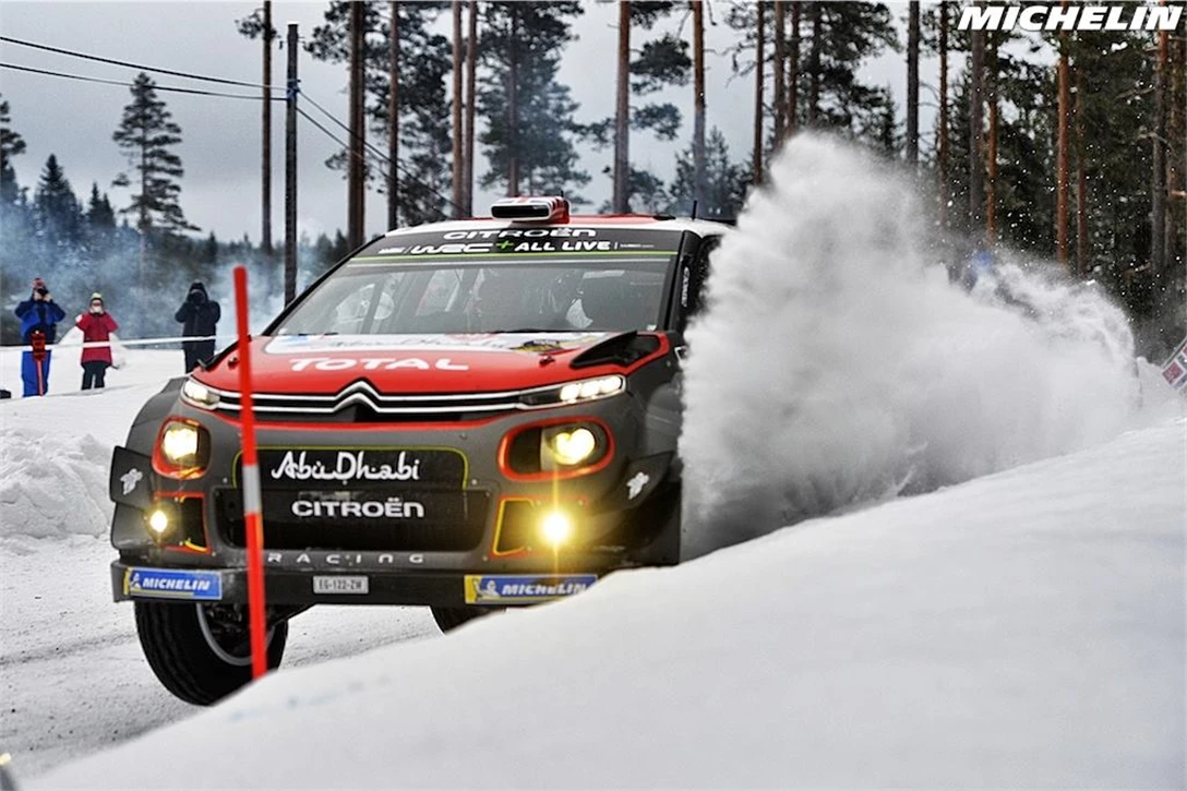 1591170-כשהוא (מיק) כל כך קרוב לשלג, פלא שהוא נתקע בו אחר כך.jpg