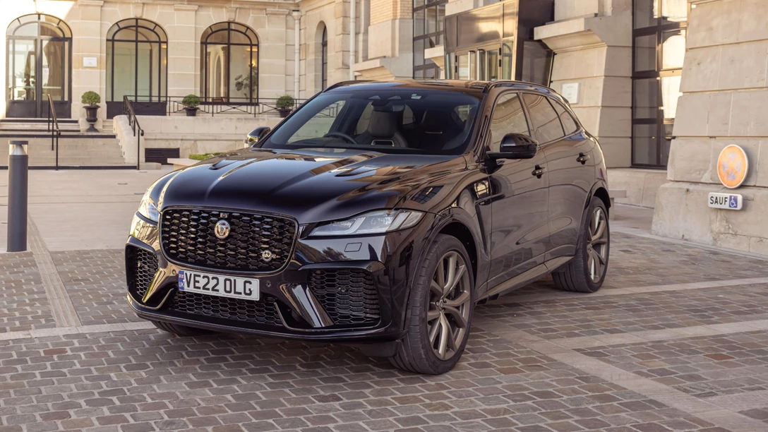 1685893-Jaguar_F-PACE_SVR_Edition1988_596-min.jpg