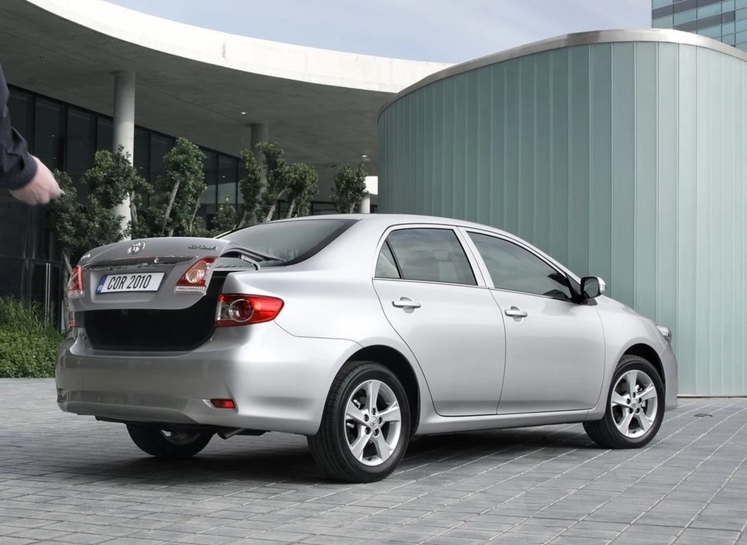 1652729-Toyota-Corolla-2011-07.jpg