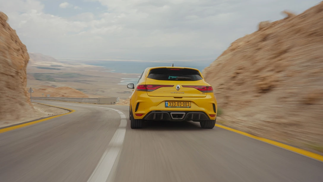 1695977-Renault Megane RS 2024.00_14_37_03.Still014-min.jpg