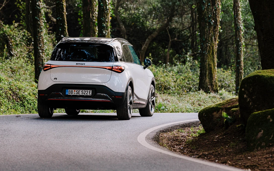 1687604-EU_Brabus_Digital_White_Metallic_Back_Lisbon (2).jpg