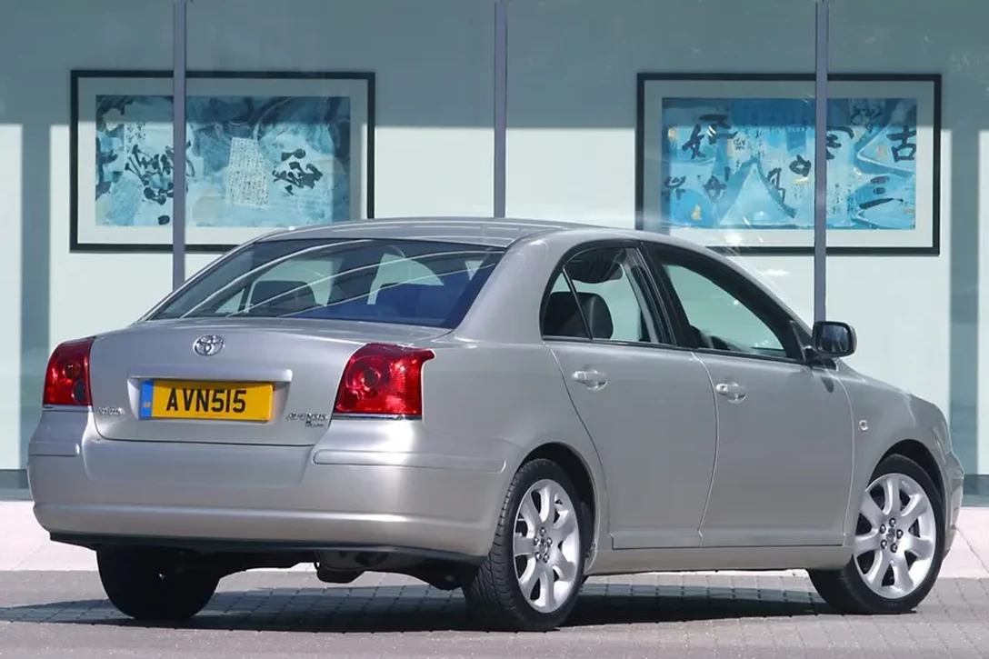 Toyota-Avensis-2004-2006-07.jpg