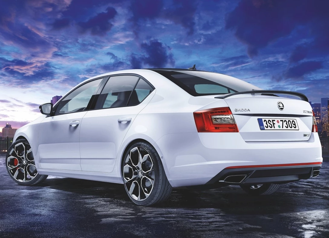 1635634-Skoda-Octavia_RS_230-2015-02.jpg