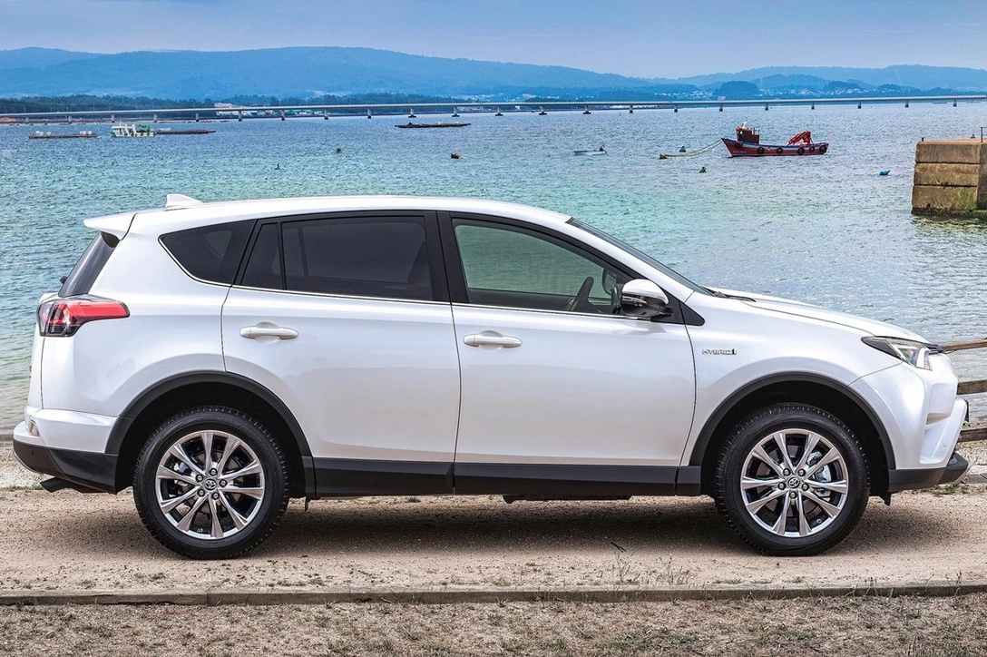 טויוטה ראב 4 מתיחת פנים 2016