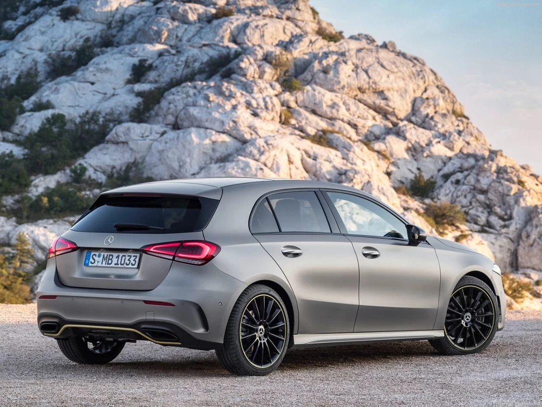 1591555-Mercedes-Benz-A-Class 2.jpg