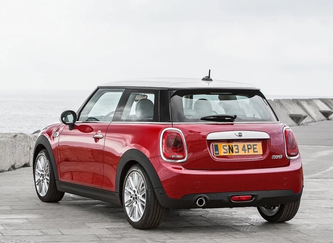 1659229-Mini-Cooper-2015-03.jpg