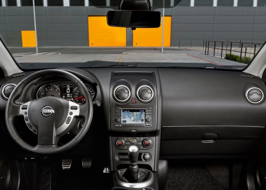 1644619-Nissan-Qashqai-2013-05.jpg