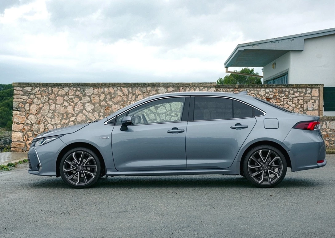 1635768-Toyota-Corolla_Sedan_EU-Version-2019-03.jpg